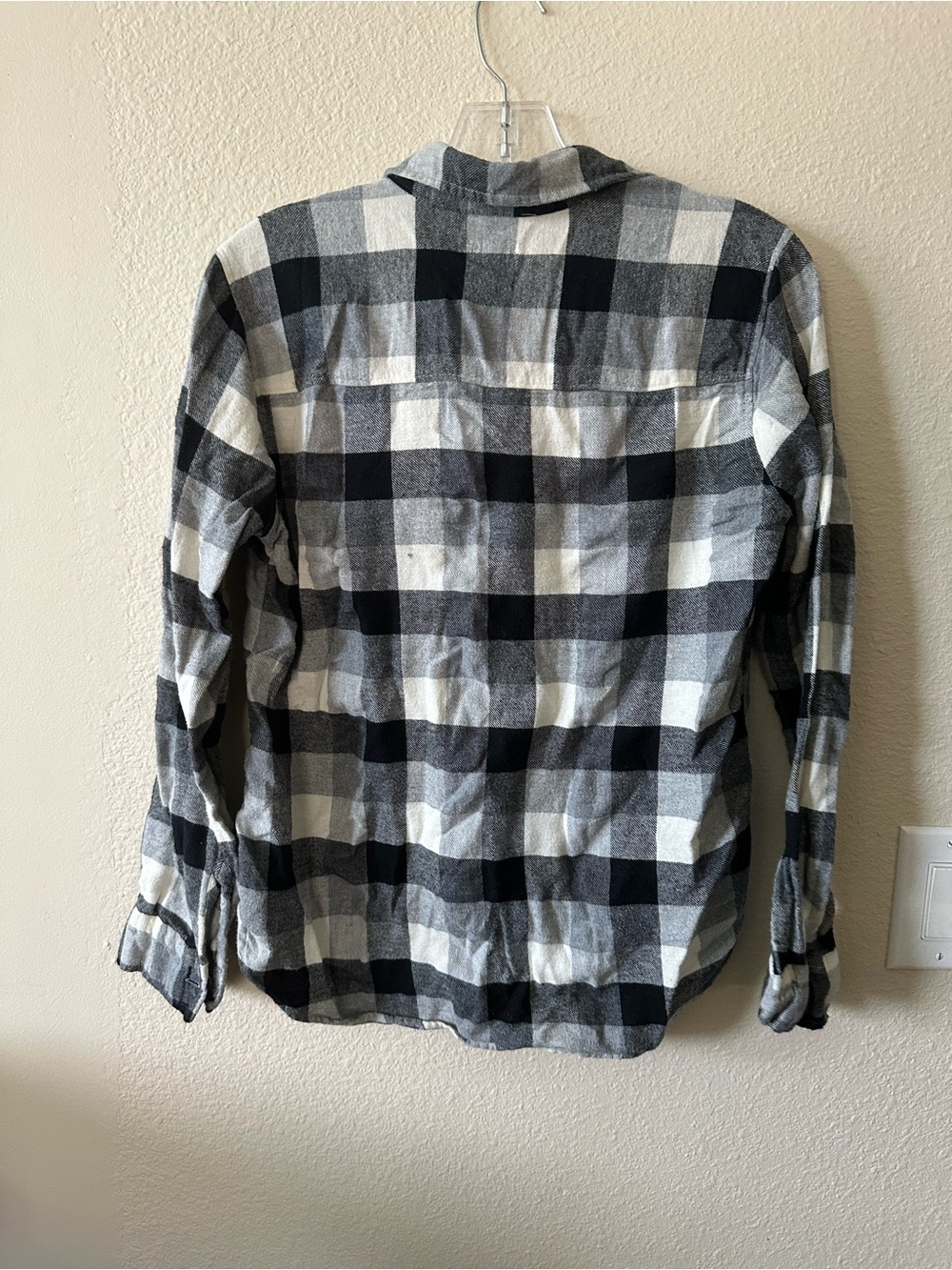 Hollister women's Black & White Plaid Button-Up Shirt size M/pre owned 1301 - Picture 3 of 4